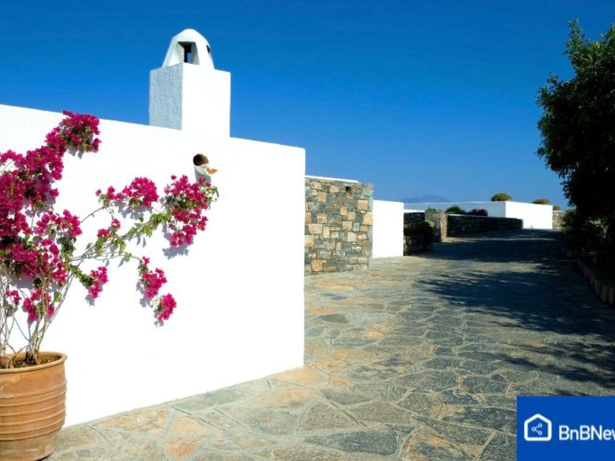 &Alpha;&nu;&alpha;&tau;&rho;&omicron;&pi;έ&sigmaf; &sigma;&tau;&eta; &zeta;ή&tau;&eta;&sigma;&eta;: &Tau;&iota; &delta;&epsilon;ί&chi;&nu;&omicron;&upsilon;&nu; &tau;&alpha; &sigma;&tau;&omicron;&iota;&chi;&epsilon;ί&alpha; &gamma;&iota;&alpha; Airbnb &sigma;&epsilon; &Alpha;&theta;ή&nu;&alpha;, &Kappa;&rho;ή&tau;&eta; &kappa;&alpha;&iota; &Mu;&epsilon;&sigma;&sigma;&eta;&nu;ί&alpha;