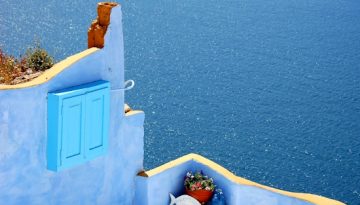 Ελλάδα: Πρωταθλήτρια στην ικανοποίηση επισκεπτών με υστέρηση στη βιωσιμότητα – Τι επηρεάζει τη φήμη της