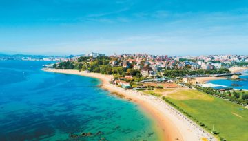 Πώς αντιμετωπίζουν την εποχικότητα παραθαλάσσιες περιοχές σε Ισπανία