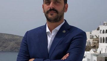 Τι απαντά σε Ντόρα Μπακογιάννη ο πρόεδρος της Ένωσης Ξενοδόχων Σαντορίνης