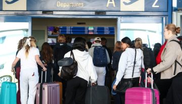 ΤτΕ: 12,1 δισ. ευρώ από τον τουρισμό στο επτάμηνο – Οικονομική ανάσα για τη χώρα