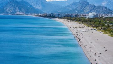 Αττάλεια: Ορατός ο στόχος – ρεκόρ των 18 εκατ. τουριστών το 2025
