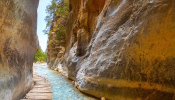 Airbnb: Η Κρήτη και το φαράγγι της Σαμαριάς στους κορυφαίους προορισμούς στον κόσμο για το 2026