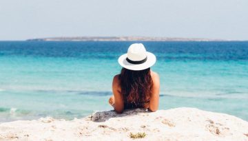 Riskline: Η Ελλάδα στους top προορισμούς 2026 για solo ταξίδια