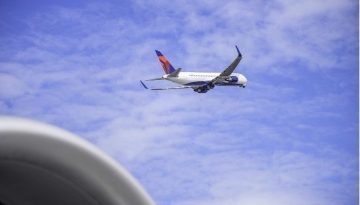 Η Delta «σπάει» και την business & first class: Έρχονται εισιτήρια Basic και Extra μπροστά στο αεροσκάφος