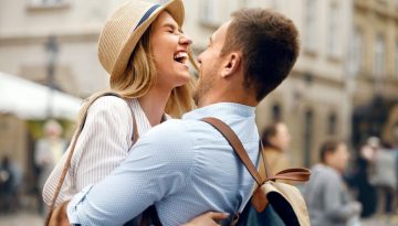 Πώς ταξιδεύουν τα ζευγάρια | Ποιος πληρώνει για τις διακοπές