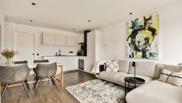 Κοντά στο 1 δισ. ευρώ τα έσοδα από Airbnb, στοχευμένοι περιορισμοί το 2026