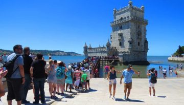 Υπερτουρισμός: Έγινε η Αθήνα…Βαρκελώνη;