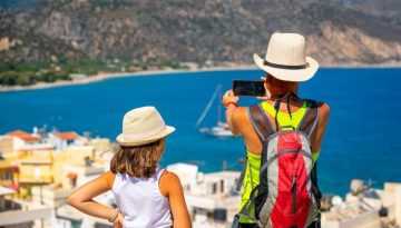 easyJet: Η Κρήτη στους 10 καλύτερους προορισμούς στην Ευρώπη για οικογενειακές διακοπές των Βρετανών