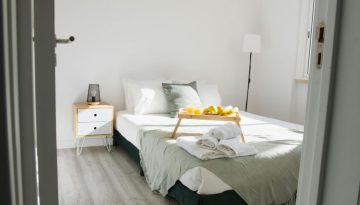 Πόσο έχει επηρεάσει τις κρατήσεις στα Airbnb η κρίση στη Μ. Ανατολή – Τα στοιχεία της Hosthub