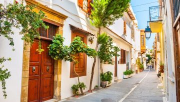 Πόσο κοστίζει μια εβδομάδα σε Airbnb στην Κρήτη το φετινό καλοκαίρι