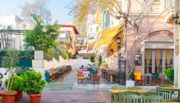 &Alpha;&theta;ή&nu;&alpha;: &Eta; &beta;&rho;&alpha;&chi;&upsilon;&chi;&rho;ό&nu;&iota;&alpha; &mu;ί&sigma;&theta;&omega;&sigma;&eta; &delta;&epsilon;&nu; &laquo;&epsilon;&kappa;&tau;ό&pi;&iota;&sigma;&epsilon;&raquo; &tau;&alpha; &xi;&epsilon;&nu;&omicron;&delta;&omicron;&chi;&epsilon;ί&alpha; &ndash; &Tau;&iota; &delta;&epsilon;ί&chi;&nu;&omicron;&upsilon;&nu; &tau;&alpha; &sigma;&tau;&omicron;&iota;&chi;&epsilon;ί&alpha; &tau;&omicron;&upsilon; &Delta;ή&mu;&omicron;&upsilon; &ndash; &Mu;&Epsilon;&Lambda;&Epsilon;&Tau;&Epsilon;&Sigma; &ndash; &Sigma;&Tau;&Alpha;&Tau;&Iota;&Sigma;&Tau;&Iota;&Kappa;&Alpha;