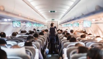 Δικαιώματα αεροπορικών επιβατών: Τα 13 χρόνια διαπραγματεύσεων, το λόμπι των αεροπορικών και η μάχη για τις αποζημιώσεις