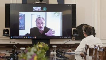 &Eta; &Epsilon;&lambda;&lambda;ά&delta;&alpha; &gamma;&iota;&omicron;&rho;&tau;ά&zeta;&epsilon;&iota; &tau;&eta;&nu; &pi;&alpha;&gamma;&kappa;ό&sigma;&mu;&iota;&alpha; &epsilon;&pi;&iota;&tau;&upsilon;&chi;ί&alpha; &tau;&eta;&sigmaf; &laquo;&Omicron;&delta;ύ&sigma;&sigma;&epsilon;&iota;&alpha;&sigmaf;&raquo; | &Omicron; &Kappa;&upsilon;&rho;&iota;ά&kappa;&omicron;&sigmaf; &Mu;&eta;&tau;&sigma;&omicron;&tau;ά&kappa;&eta;&sigmaf; &sigma;&upsilon;&gamma;&chi;&alpha;ί&rho;&epsilon;&iota; &tau;&omicron;&nu; &Kappa;&rho;ί&sigma;&tau;&omicron;&phi;&epsilon;&rho; &Nu;ό&lambda;&alpha;&nu;