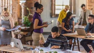 Airbnb: &Sigma;&upsilon;&nu;&epsilon;&rho;&gamma;&alpha;&sigma;ί&epsilon;&sigmaf; coworking &mu;&epsilon; Oneder & Work.Life &sigma;&tau;&omicron; &Lambda;&omicron;&nu;&delta;ί&nu;&omicron;