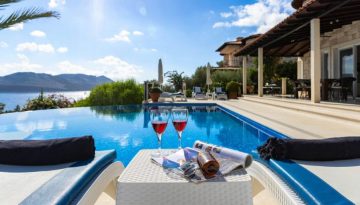Google: &Tau;έ&lambda;&omicron;&sigmaf; &tau;&alpha; Vacation Rentals &alpha;&pi;ό &tau;&alpha; &alpha;&pi;&omicron;&tau;&epsilon;&lambda;έ&sigma;&mu;&alpha;&tau;&alpha; &alpha;&nu;&alpha;&zeta;ή&tau;&eta;&sigma;&eta;&sigmaf; &sigma;&tau;&eta;&nu; &Epsilon;&upsilon;&rho;ώ&pi;&eta; &ndash; &Pi;&omicron;&iota;&omicron;&iota; &chi;ά&nu;&omicron;&upsilon;&nu; &kappa;&alpha;&iota; &pi;&omicron;&iota;&omicron;&iota; &kappa;&epsilon;&rho;&delta;ί&zeta;&omicron;&upsilon;&nu; &ndash; &Tau;&Epsilon;&Chi;&Nu;&Omicron;&Lambda;&Omicron;&Gamma;&Iota;&Alpha;