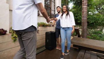 Airbnb: &Mu;&epsilon;&iota;&omega;&mu;έ&nu;&omicron; fee &gamma;&iota;&alpha; hosts &mu;&epsilon; &delta;&iota;&kappa;έ&sigmaf; &tau;&omicron;&upsilon;&sigmaf; &kappa;&rho;&alpha;&tau;ή&sigma;&epsilon;&iota;&sigmaf;