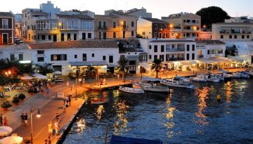 Leisure travel: 1/3 &tau;&omega;&nu; &pi;&alpha;&gamma;&kappa;ό&sigma;&mu;&iota;&omega;&nu; &delta;&alpha;&pi;&alpha;&nu;ώ&nu; &sigma;&tau;&eta;&nu; &Epsilon;&upsilon;&rho;ώ&pi;&eta;