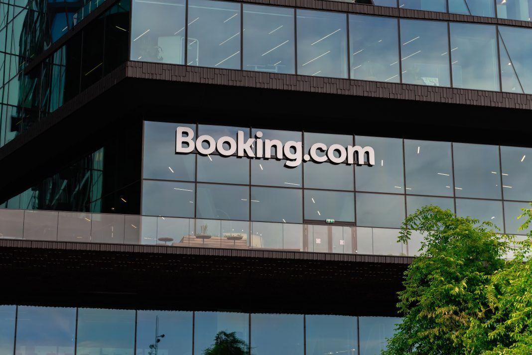 booking_shutterstock_2645101949
