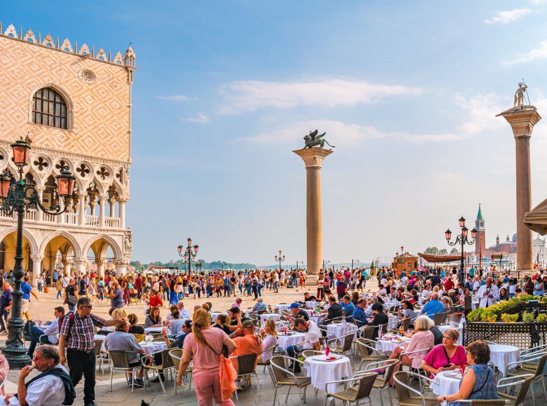 tourists_italy_shutterstock_2330400829