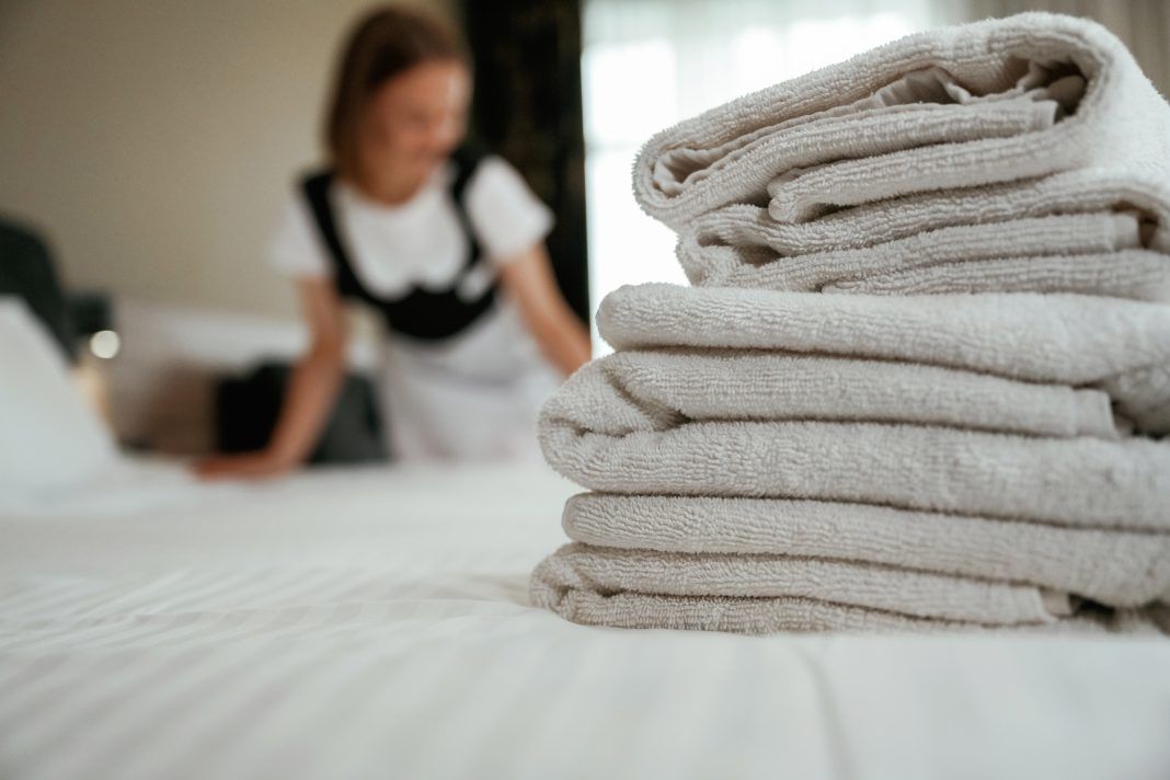 worker_shutterstock_2472422305